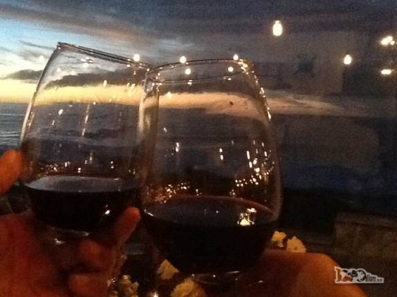 Um brinde ao nosso último entardecer em Pichilemu e no Oceano Pacífico, , no litoral central do Chile